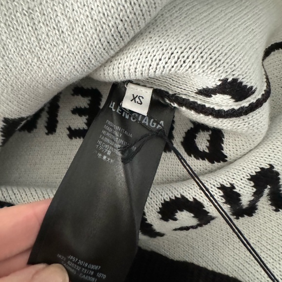 Men’s Balenciaga Sweater-  XS. Fits like a women’s Medium.SCAMMERS I WONT TEXT U - Picture 4 of 6